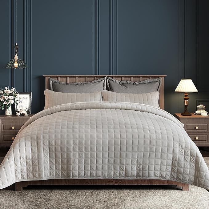 Fleeco Double-Sided Velvet Quilt King Size Comforter Set, 108"x 96" Lightweight Velvet Bedding Set, Ultra Soft Bedspread with 2 Matching Shams, for All Seasons, Gray